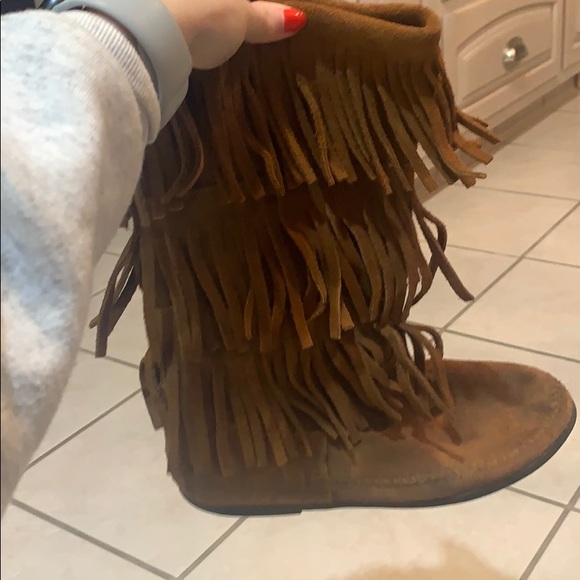 Minnetonka 3 Layer Fringe Boot - Picture 8 of 12